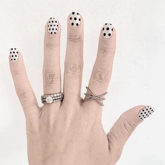 Color Street Polka Dot Nail Polish Strips NEW - Picture 1 of 5